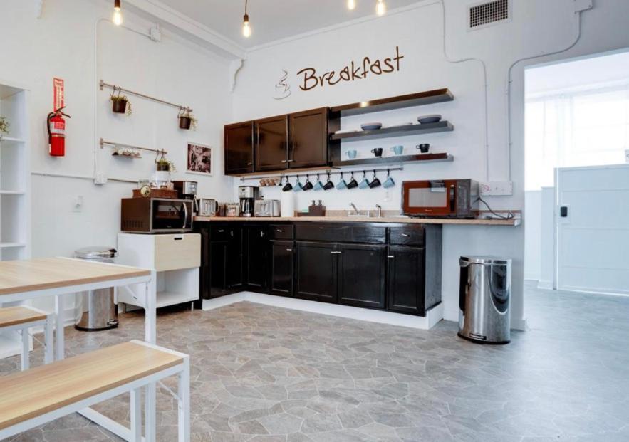 On A Budget - Free Dinner -coffee - Tea - Every Day-female Only Dorms - Men Only Dorms - Under New Management Ostello